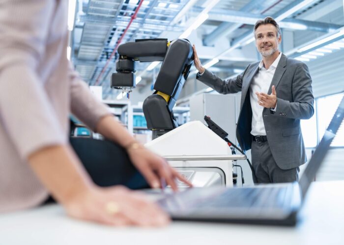 Właściciel firmy z robotem